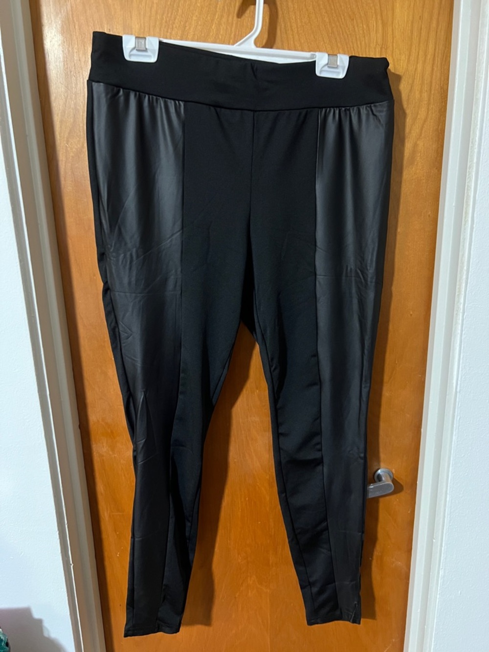 SHEIN Black Paneled Leggings